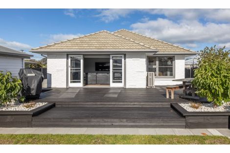 Photo of property in 17 Leverett Place, North New Brighton, Christchurch, 8083