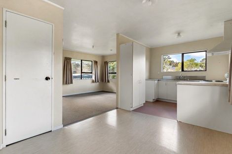 Photo of property in 49 Meadowvale Rise, Titirangi, Auckland, 0604