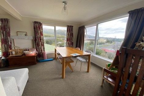 Photo of property in 2/24 Bell Street, Tawa, Wellington, 5028