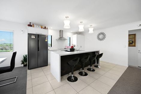 Photo of property in 56 Farnborough Drive, Grandview Heights, Hamilton, 3200