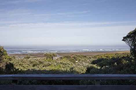 Photo of property in 72 Garden Road, Piha, New Lynn, 0772