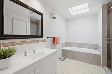 Photo of property in 10a Chilman Street, Strandon, New Plymouth, 4312