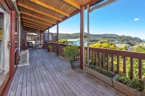 Photo of property in 124 Titiro Place, Onemana, Whangamata, 3691