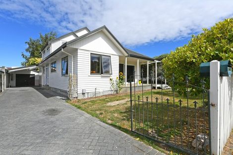 Photo of property in 15 Whirinaki Crescent, Heretaunga, Upper Hutt, 5018