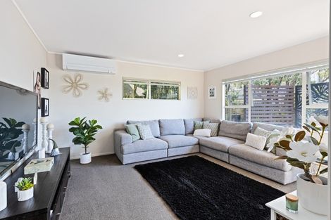 Photo of property in 13 Orewa Heights Crescent, Orewa, 0931