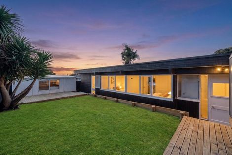 Photo of property in 21 Lawrence Crescent, Hillpark, Auckland, 2102