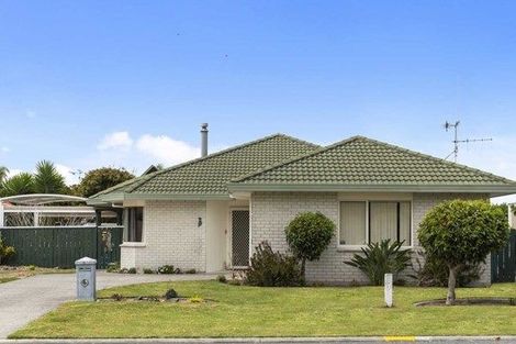 Photo of property in 17 Reef Avenue, Papamoa Beach, Papamoa, 3118