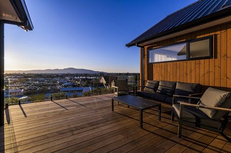 Photo of property in 37 Ruapehu Street, Paraparaumu, 5032