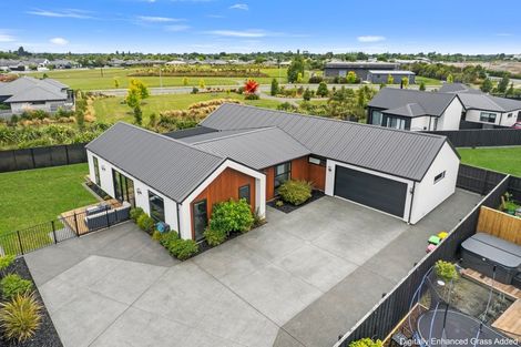 Photo of property in 17 Angus Place, Rangiora, 7400