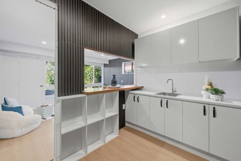Photo of property in 21 Lawrence Crescent, Hillpark, Auckland, 2102