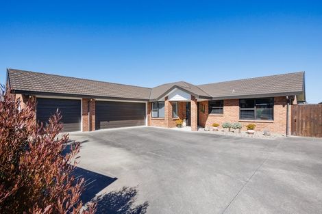 Photo of property in 18 Medallion Court, Kelvin Grove, Palmerston North, 4414