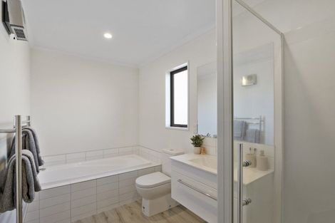Photo of property in 33 William Dawson Crescent, Wigram, Christchurch, 8025