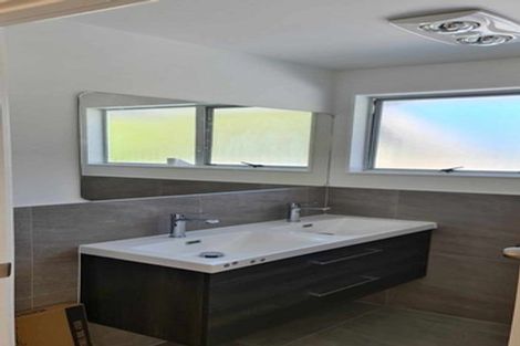 Photo of property in 3 St Margaret Place, West Harbour, Auckland, 0618