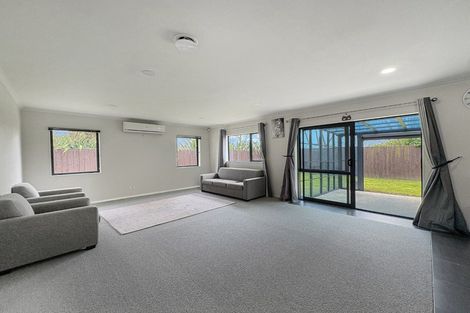 Photo of property in 35 Whitney Place, Rototuna North, Hamilton, 3210