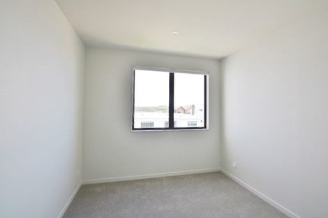 Photo of property in 10 Porowha Road, Westgate, Auckland, 0814