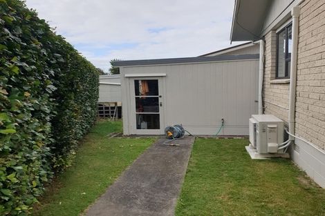Photo of property in 32b Edgewater Parade, Waiuku, 2123
