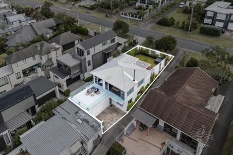 Photo of property in 1/67 Gulf View Road, Murrays Bay, Auckland, 0630