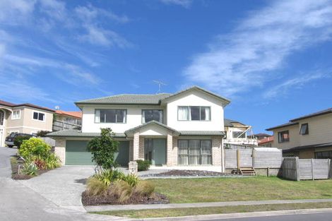 Photo of property in 42 Black Teal Close, Unsworth Heights, Auckland, 0632