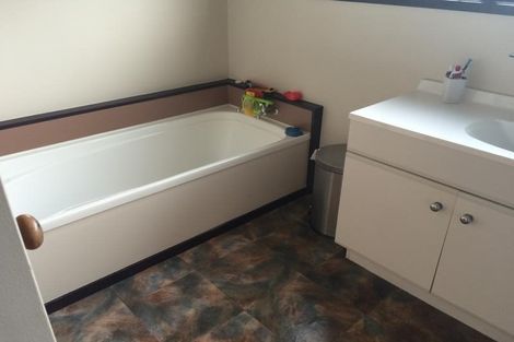 Photo of property in 2/90 Verbena Road, Birkdale, Auckland, 0626