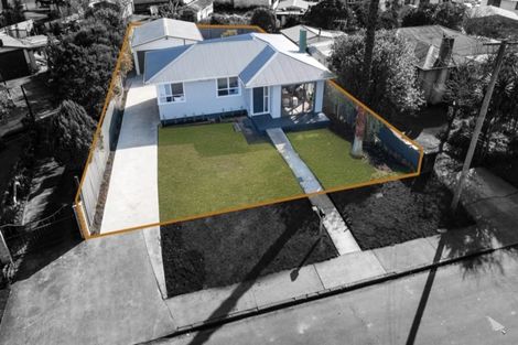 Photo of property in 5 Sutton Avenue, Mangere East, Auckland, 2024