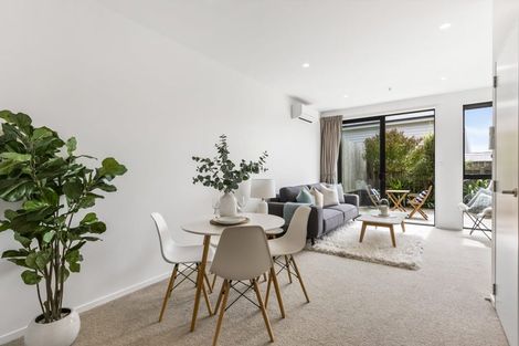 Photo of property in 2/62 Spenmoor Street, Newlands, Wellington, 6037