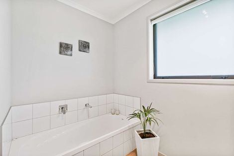 Photo of property in 24 Harding Drive, Papamoa Beach, Papamoa, 3118