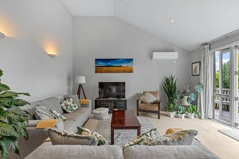 Photo of property in 12 Jelas Road, Red Beach, 0932