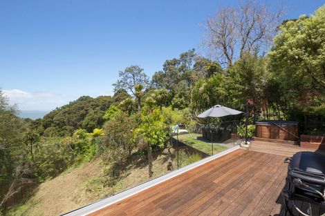 Photo of property in 692 South Titirangi Road, Titirangi, Auckland, 0604