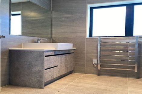 Photo of property in 4 Gill Avenue, Te Atatu Peninsula, Auckland, 0610