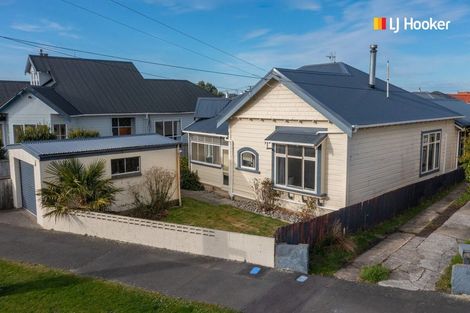 Photo of property in 69 Hargest Crescent, Saint Clair, Dunedin, 9012