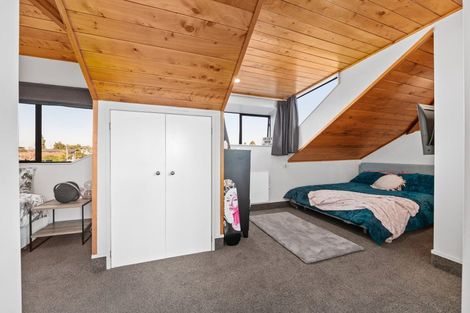 Photo of property in 2 Dallinger Street, St Andrews, Hamilton, 3200