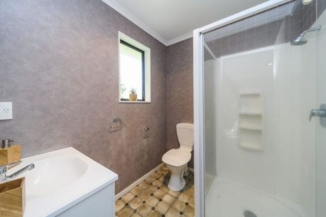 Photo of property in 4 Boston Parade, Kelvin Grove, Palmerston North, 4414