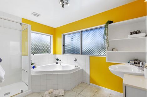 Photo of property in 8 Wiriana Place, Stanmore Bay, Whangaparaoa, 0932