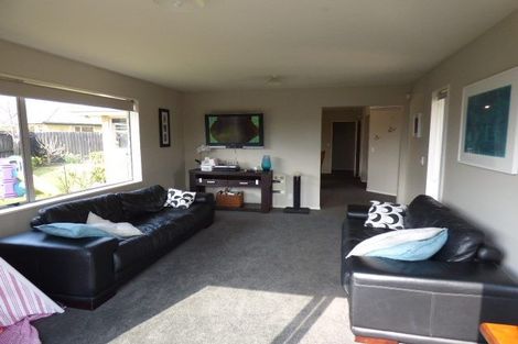 Photo of property in 31 Coolspring Way, Redwood, Christchurch, 8051