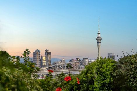 Photo of property in 25 Maritime Terrace, Birkenhead, Auckland, 0626