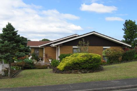 Photo of property in 4 Darlington Place, Glendene, Auckland, 0602