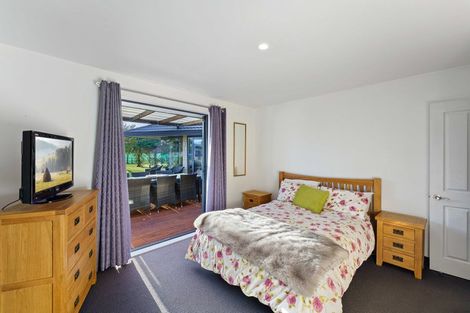 Photo of property in 901 State Highway 1, Te Horo, Otaki, 5581