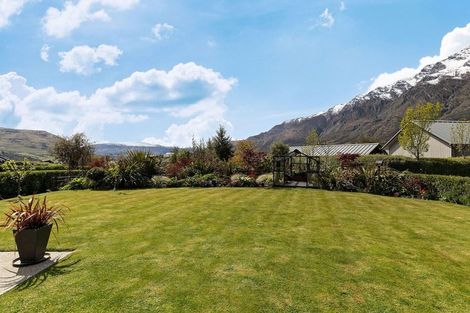 Photo of property in 2 Caithness Court, Jacks Point, Queenstown, 9371