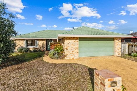 Photo of property in 6 Glen Loch Place, Paraparaumu, 5032