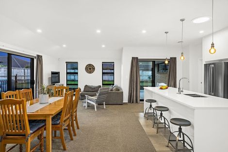 Photo of property in 15 Gemscott Crescent, Huapai, Kumeu, 0810