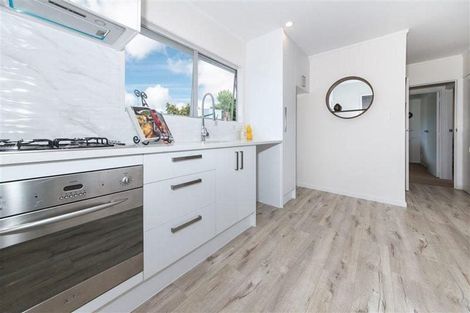 Photo of property in 2/4210a Great North Road, Glendene, Auckland, 0602