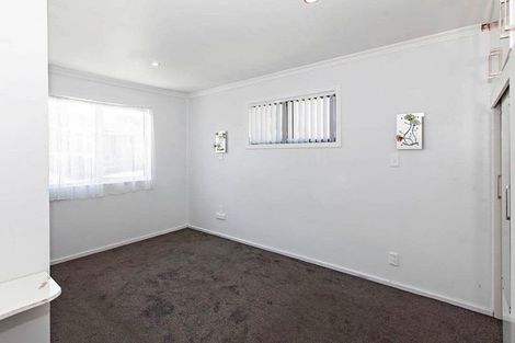 Photo of property in 18 Jamaica Place, Blockhouse Bay, Auckland, 0600