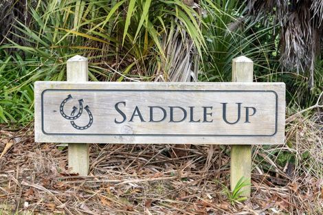 Photo of property in 384 Clifton Road, Whitford, Howick, 2571