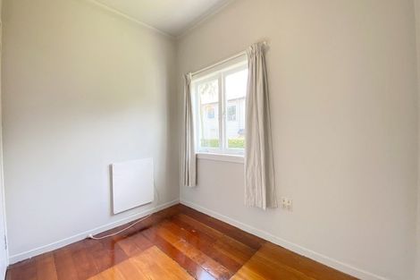 Photo of property in 32 Queensway, Three Kings, Auckland, 1024