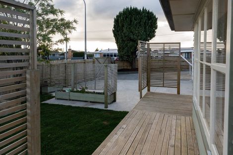 Photo of property in 43 Collins Road, Melville, Hamilton, 3206