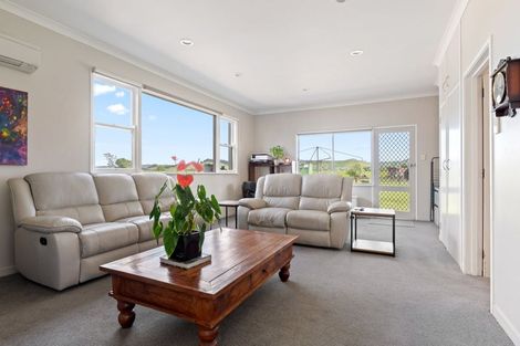 Photo of property in 33 Caesar Road, Ormond, Gisborne, 4071
