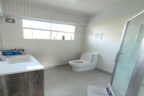 Photo of property in 6c Seaview Road, Milford, Auckland, 0620