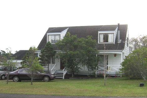 Photo of property in 35 Fitzherbert Avenue, West Harbour, Auckland, 0618