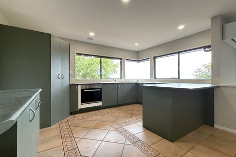 Photo of property in 11 Van Dyke Place, West Harbour, Auckland, 0618