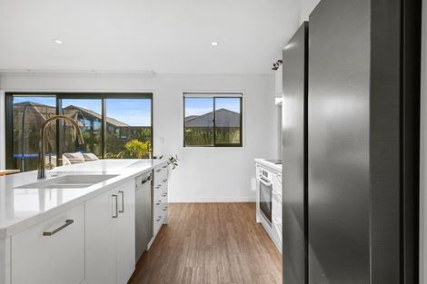 Photo of property in 32 Whincops Road, Halswell, Christchurch, 8025